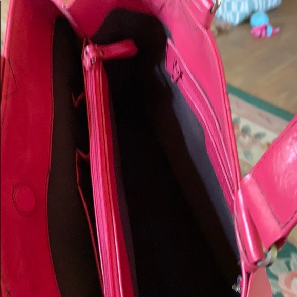 Handbags - Picture 3 of 3